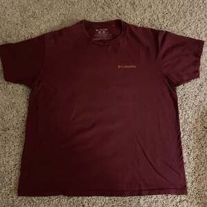 Columbia Men's Always Outside Bigfoot Graphic T-Shirt Maroon